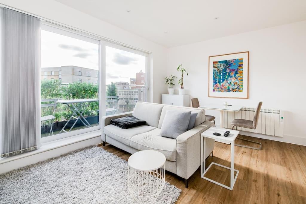 Town Ctr, Balcony, Free Parking Apartamento