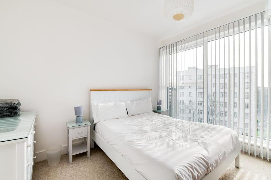 Town Ctr, Balcony, Free Parking