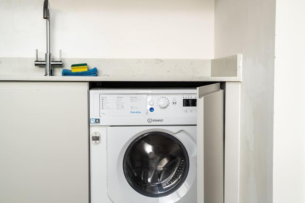 Town Ctr, Balcony, Free Parking Apartment